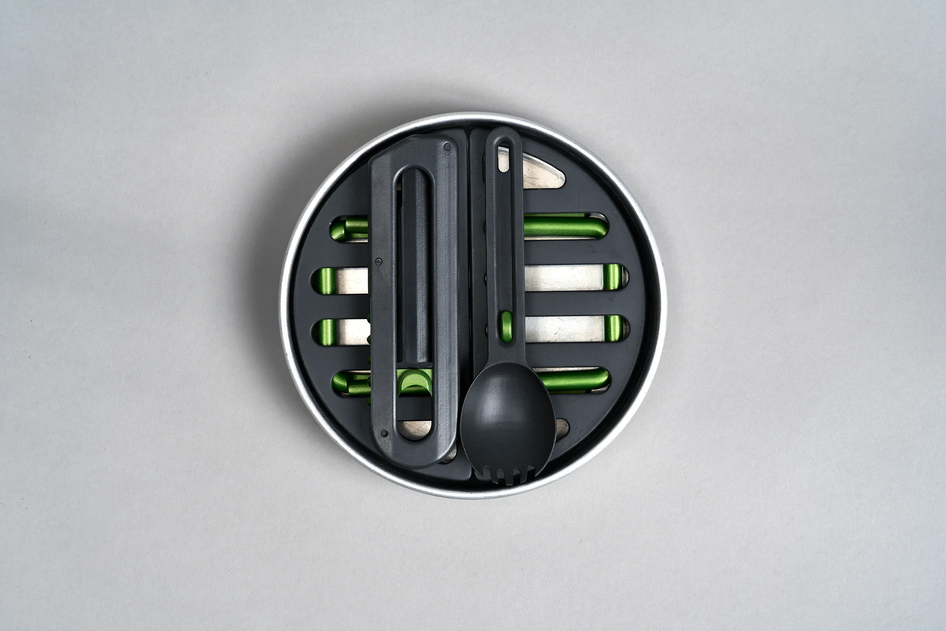 Top view of the kit: tools stored inside the round grill