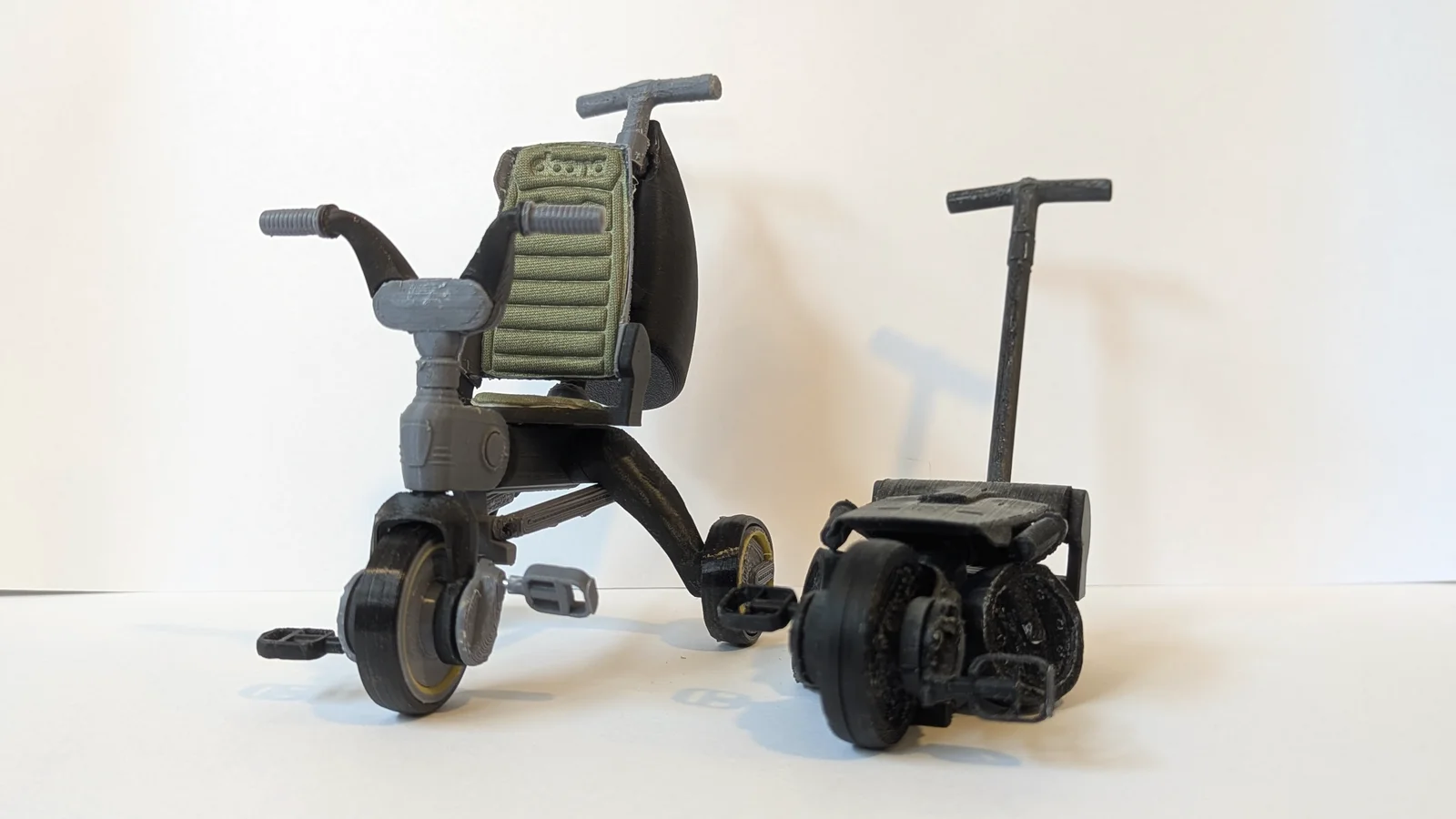 The 3D-printed 1:6 Liki miniature, unfolded and folded