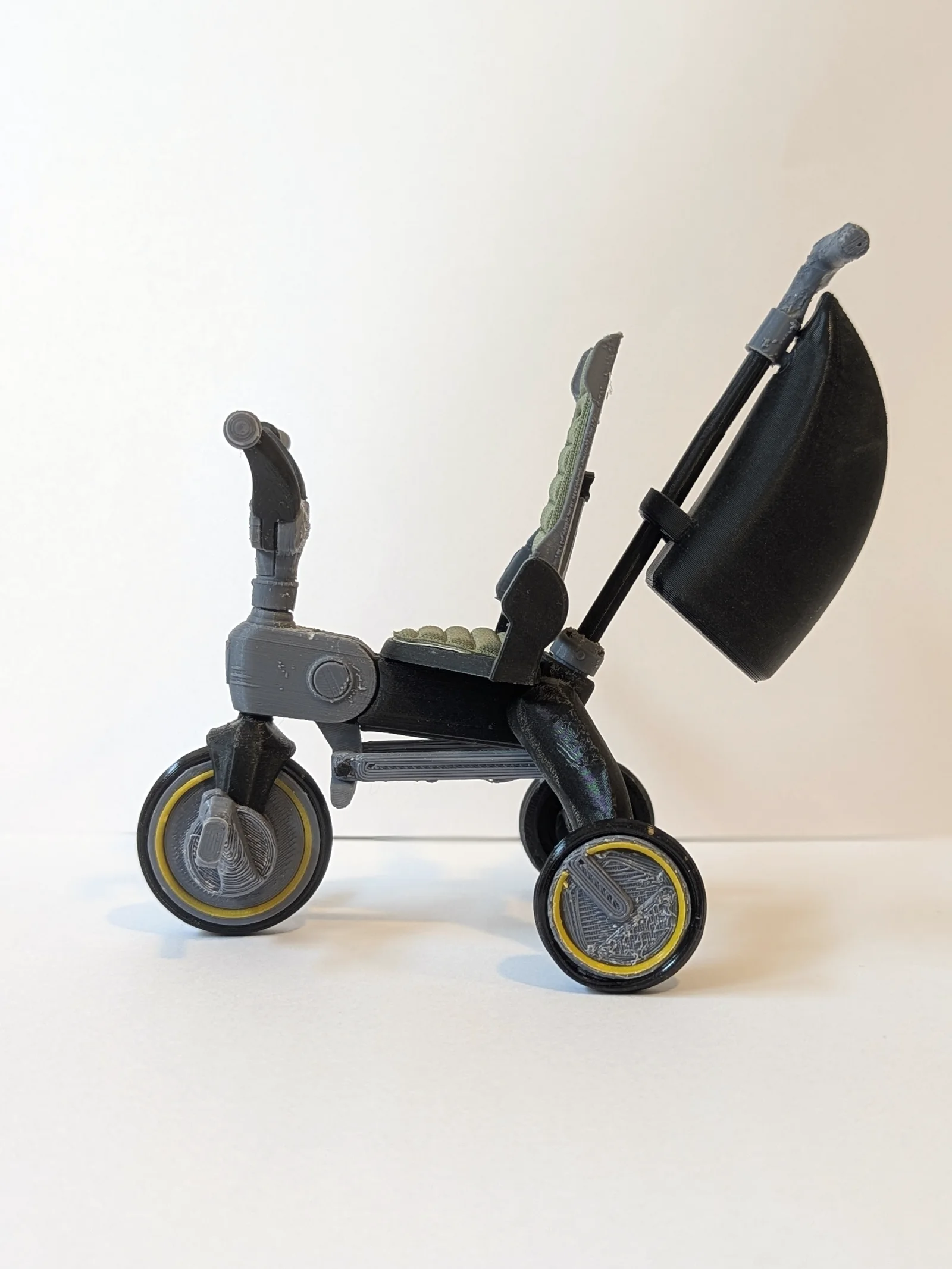 Liki miniature, side view